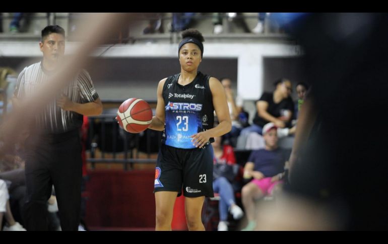 Arica Carter anotó 31 de los puntos jaliscienses. TWITTER/AstrosFemenil