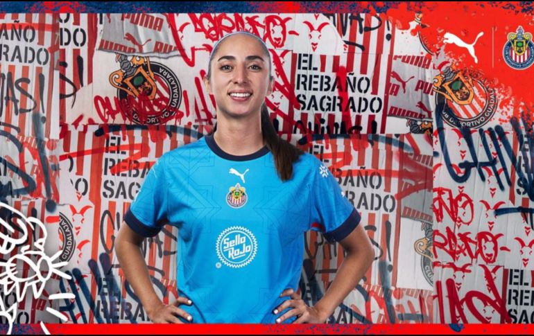 Las campeonas del futbol mexicano presentaron la que será su camiseta de visitante para este año futbolístico. ESPECIAL / Chivas