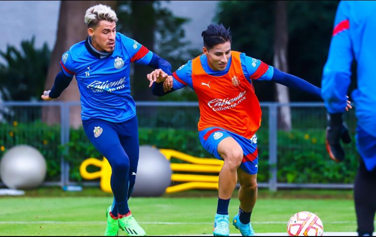 Los jugadores rojiblancos desean ganarse la confianza del entrenador. TWITTER/Chivas