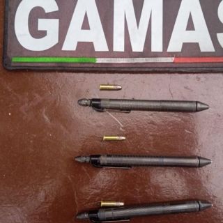 Detienen a sujeto con 3 plumas-pistola