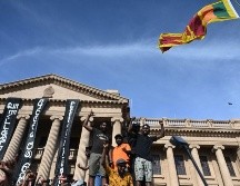 Los diputados de Sri Lanka deben reunirse el próximo miércoles para elegir al sucesor de Rajapaksa, quien huyó después de que los manifestantes invadieran su residencia el pasado 9 de julio. AFP / . Sankar