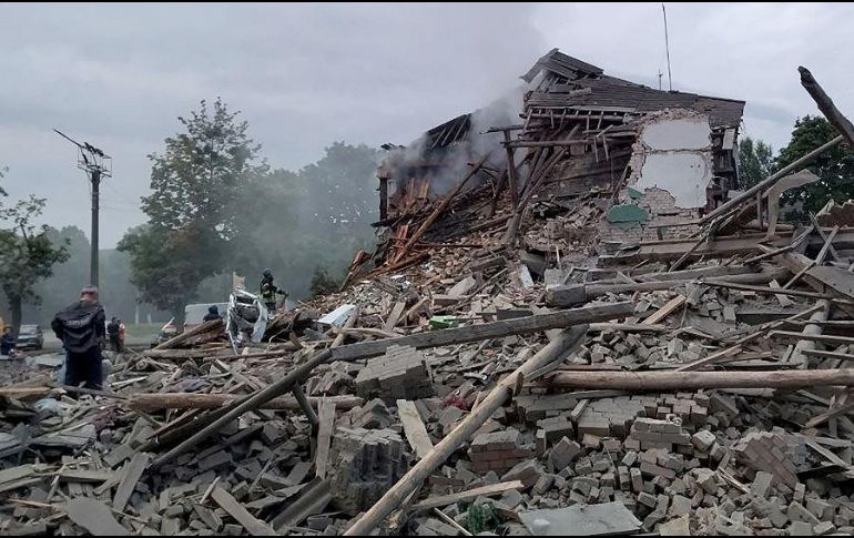 El sábado, misiles rusos alcanzaron edificios residenciales en Nikopol, matando a dos personas. AFP