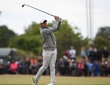 Con 16 golpes bajo par, Rory McIlroy se perfila para ganar el quinto Major de su carrera. AFP/P. Ellis