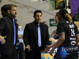 El coach del equipo tapatío, Jonathan Villegas afirma que Astros femenil no tira la toalla y lucharán por lograr la hazaña. ESPECIAL /