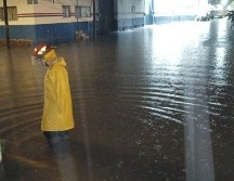 Rescatan a 11 automovilistas varados tras tormenta de anoche en la ZMG