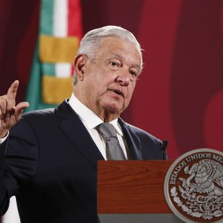Marina ya investiga causas del desplome de helicóptero: López Obrador