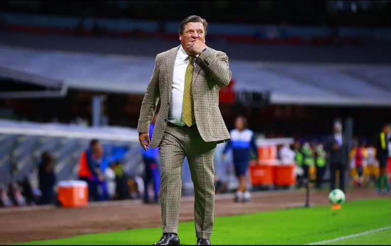 Al técnico universitario podría costarle una multa económica e incluso una sanción deportiva de hasta 3 partidos de suspensión por subir ese video en sus redes sociales. IMAGO7