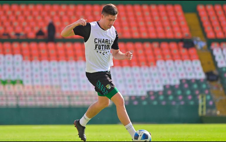 Las Chivas buscan zanjar una polémica que no tiene ni pies ni cabeza, debido a que Santiago Ormeño es mexicano de nacimiento aun cuando haya decidido representar a Perú a nivel de selecciones.  IMAGO7