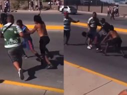 Los hechos fueron difundidos en redes sociales a través de imágenes y videos que muestran como el aficionado de las Chivas busca hacerles frente, pero los agresores lo superaron en número. ESPECIAL