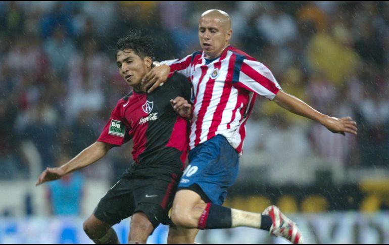 Los encuentros entre el Guadalajara y Atlas siempre están llenos de emociones, pues cada balón se juega como si fuera el último. EL INFORMADOR/Archivo