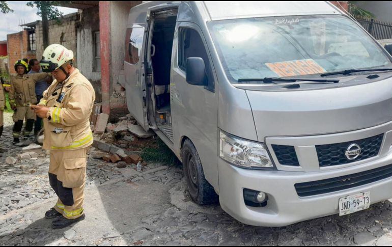 El domingo, una camioneta irregular se estrelló en una casa: hubo 15 heridos. ESPECIAL