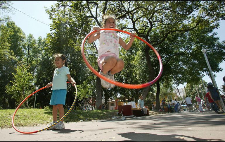 Se espera que la identificación contenga: nombre del menor, nombre de tutor, domicilio, teléfono de emergencia, peso, talla, señas particulares, huellas y algún espacio con bolsa sellable para guardar muestras de cabello. EL INFORMADOR / ARCHIVO