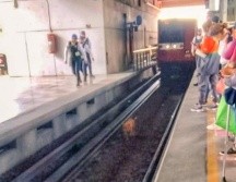 Arturo Hernández relató que su labor produjo un retraso de 40 minutos y la molestia de muchos pasajeros. ESPECIAL