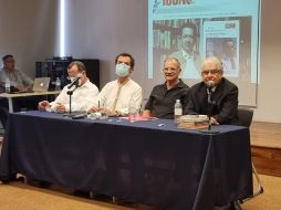 Durante el coloquio, estuvieron presentes el PBRO., Tomás de Hijar Ornelas, el escritor y periodista Hugo Ávila, el escritor Jorge Souza y el anfitrión Álvaro López Tostado. EL INFORMADOR / K. Esparza