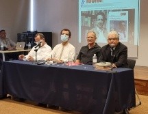 Durante el coloquio, estuvieron presentes el PBRO., Tomás de Hijar Ornelas, el escritor y periodista Hugo Ávila, el escritor Jorge Souza y el anfitrión Álvaro López Tostado. EL INFORMADOR / K. Esparza