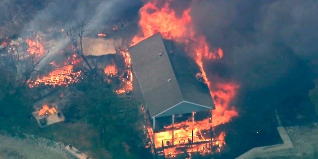 Texas: Wildfire Burns Homes Near Possum Kingdom Lake