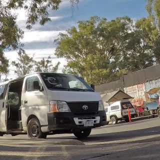 Compiten por pasajeros tres tipos de transporte irregular