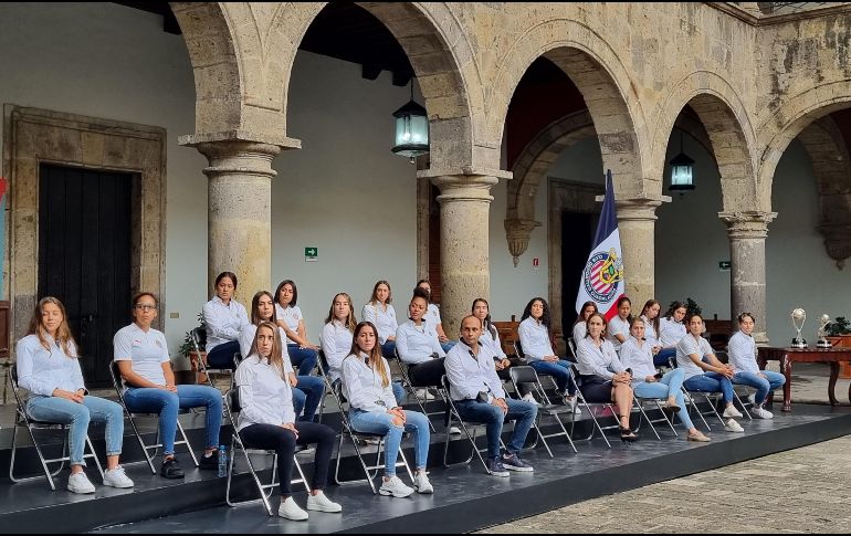 Chivas Femenil conquistó el título del Torneo Clausura 2022 y además se quedó con los máximos honores ganando el trofeo de Campeón de Campeonas. EL INFORMADOR / G. Gallo