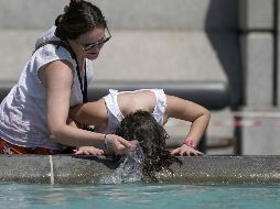 Autoridades de salud siempre recomiendan a las personas mantenerse hidratadas. AP / A. Chown