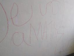 El agresor de Luz Raquel Padilla había dejado mensajes amenazantes en las escaleras de su domicilio. TWITTER / @GutirrezPadilla