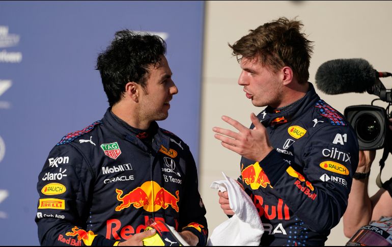 Sergio Pérez y Max Verstappen han descartado que exista una rivalidad entre ambos. AP/ARCHIVO