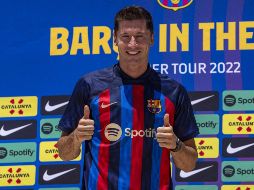 El delantero polaco ya se puso la playera de su nuevo club. AFP/E. Espada