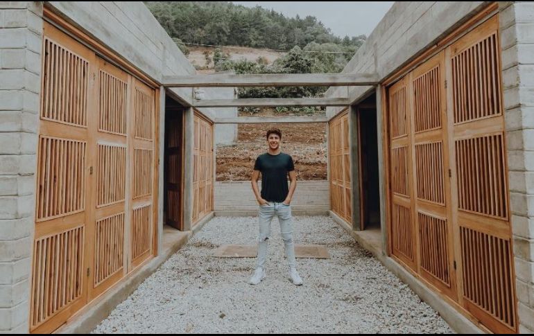 Zurita acaba de estrenar un documental sobre lo que realmente sucedió en esta labor, el cual incorpora videos grabados durante el proceso y después de entregadas las casas. CORTESÍA / Prime Video