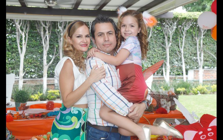 Leticia Velarca, Leticia Reynoso Velarca y Daniel Reynoso. GENTE BIEN JALISCO/Claudio Jimeno