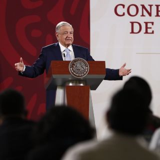 "Prefiere las alabanzas": reportera increpa a López Obrador en la "mañanera"