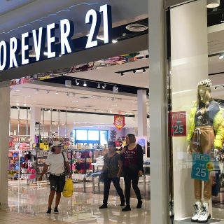 Trabajadores de Forever 21 denuncian condiciones laborales