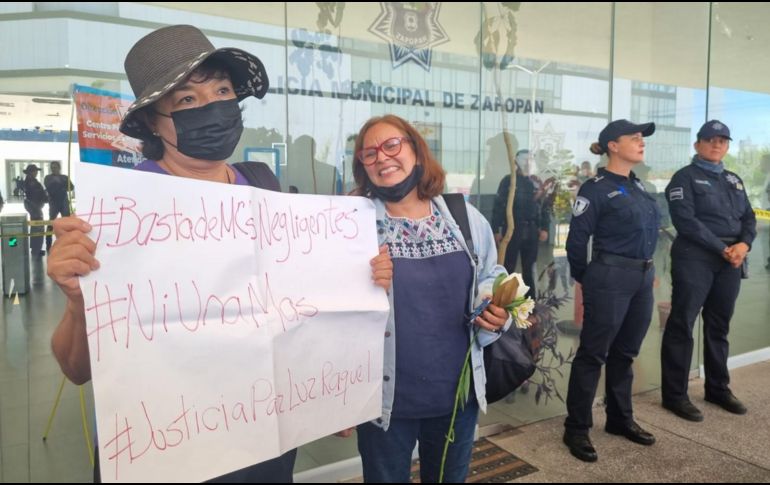 Las manifestantes afirman que no se moverán hasta que platiquen con el comisario Jorge Arizpe García. EL INFORMADOR / G. Gallo