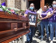 Familiares y amigos se despidieron de Luz Raquel en medio de un vuelo de palomas blancas y aplausos. EL INFORMADOR/A. Camacho