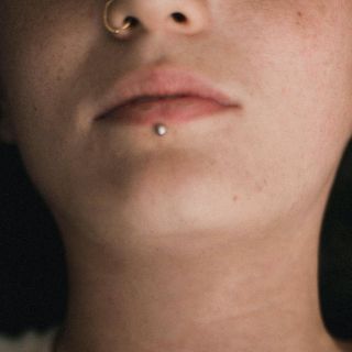 Joven muere tras ponerse un piercing en la boca