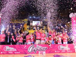 El equipo femenil hizo lo propio al coronarse en la LNBaliPF en esta que fue su primera campaña dentro de este circuito, algo que logró al remontarle en la gran final a las Adelitas de Chihuahua. ESPECIAL