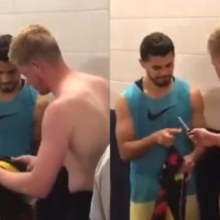 Henry Martín pide la camisa a De Bruyne y le quita plumón a niño para que se la firme (VIDEO)