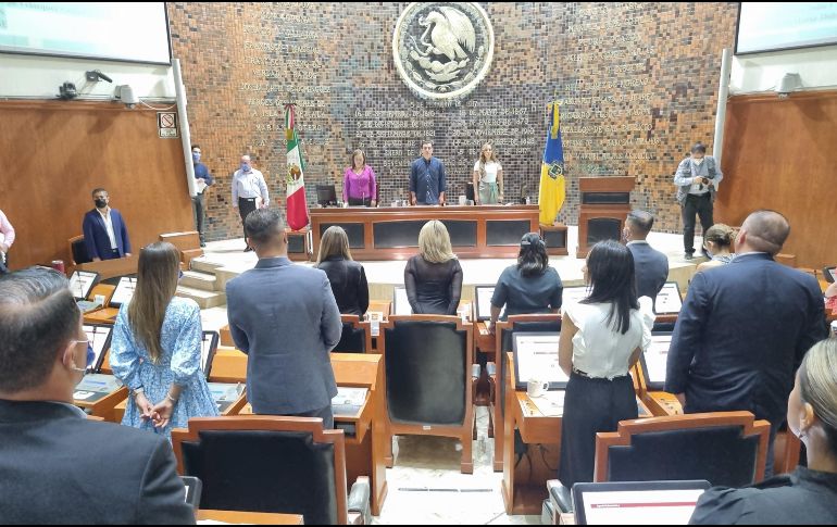 La sesión del pleno del Congreso estatal inició con un minuto de silencio en memoria de Luz Raquel. EL INFORMADOR / R. RIVAS
