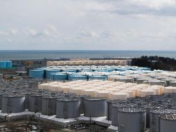 El agua tritiada proviene de la lluvia, aguas subterráneas o inyecciones de agua usadas para enfriar los núcleos de varios reactores nucleares que se fusionaron debido al tsunami del 11 de marzo de 2011. AP/H. Komae