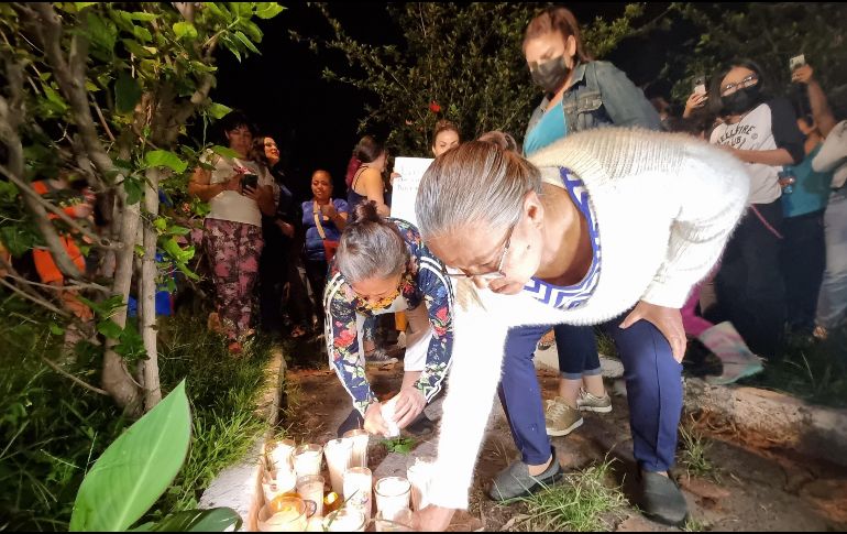 Asistentes a una manifestación encienden velas en honor a Luz. EL INFORMADOR/G. Gallo