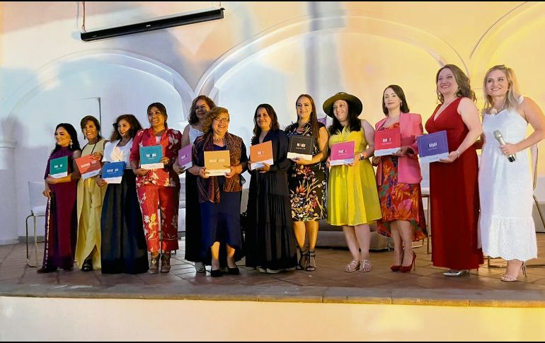 El grupo de autoras, durante la presentación en Tequila, Jalisco. CORTESÍA