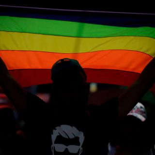 SRE lanza el primer documento oficial para personas no binarias