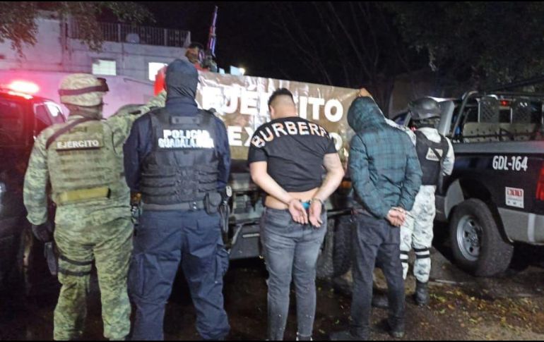 Los dos hombres fueron detenidos en Avenida Chapultepec con más de 100 dosis de diversas drogas. ESPECIAL