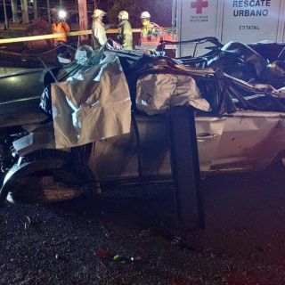 Seguridad en Jalisco: Muere hombre tras volcar su camioneta en Periférico Sur y Colón