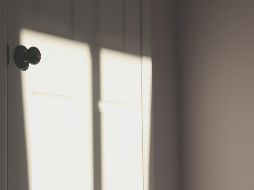 El informe de la autopsia no pudo determinar la causa exacta de su muerte pues su cuerpo ya se había descompuesto gravemente. ESPECIAL/UNSPLASH