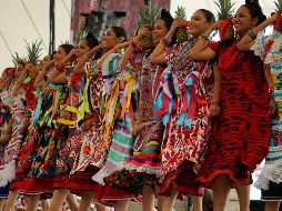 Cientos de personas se dieron cita en el primer Lunes del Cerro de este 2022. EFE/D. Ricardez