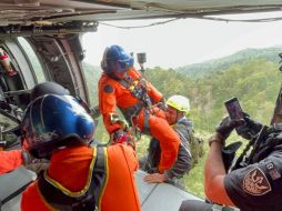 El hombre se encontraba extraviado desde ayer en el Nevado de Colima y fue rescatado hoy con un helicóptero. ESPECIAL