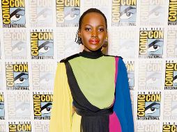 La actriz Lupita Nyong’o portó este diseño del tapatío Alfredo Martínez, en la Comic-Con 2022, el cual pertenece a su colección Primavera-Verano 2020. CORTESÍA