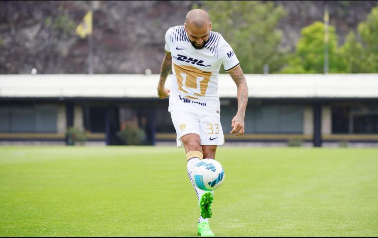 La camiseta universitaria tiene un costo de mil 699 pesos en la tienda oficial del club, IMAGO7