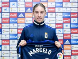 Flores tomó el reto de jugar en el Oviedo por la calidad de la Liga. TWITTER/RealOviedo