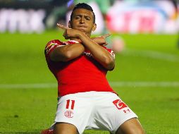 Daniel Álvarez celebra el gol que puso al Toluca como segundo de la clasificación. EFE/L. Ramírez