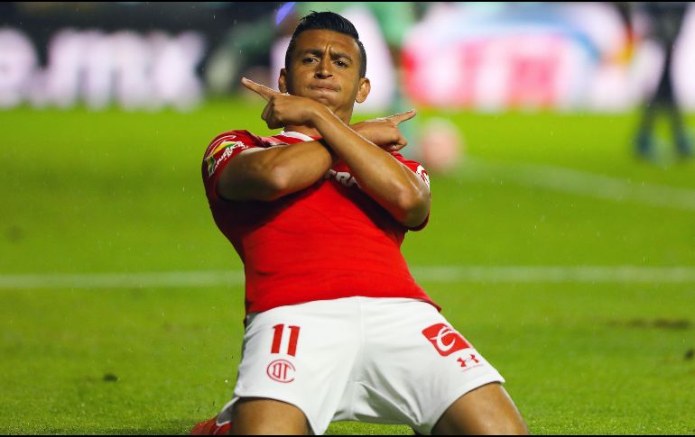 Daniel Álvarez celebra el gol que puso al Toluca como segundo de la clasificación. EFE/L. Ramírez